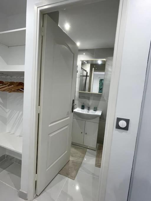 Appartement Cosy et Moderne proche de DISNEYLAND Bussy-Saint-Georges Extérieur photo