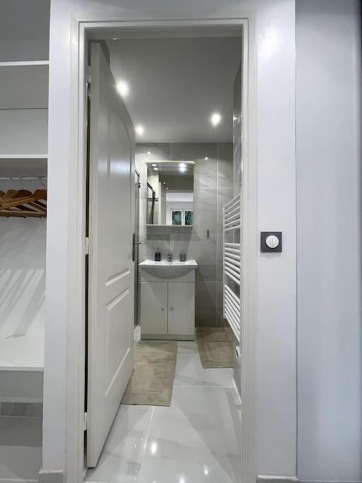 Appartement Cosy et Moderne proche de DISNEYLAND Bussy-Saint-Georges Extérieur photo